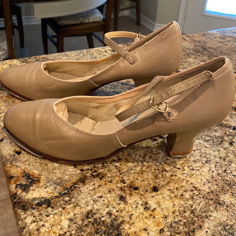 Tap shoes tan womens w/heel 7.5 M